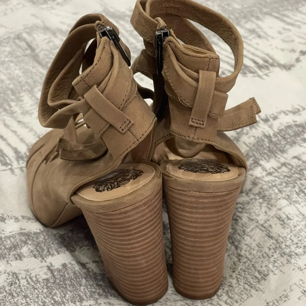 Vince Camuto‎ 9.5 Leather Upper Heeled Open Toe Side Zip